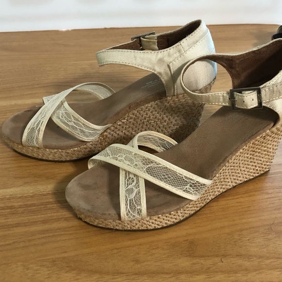 Tom’s White Lace Wedding Open Toe Wedge Sandals - Picture 3 of 7